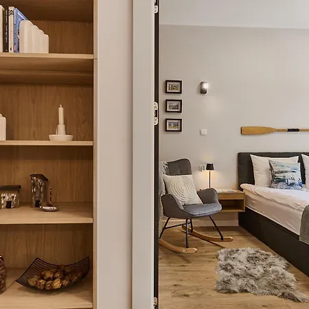 Golden Hour Apartments- Zielona Ostoja 8b דירה *